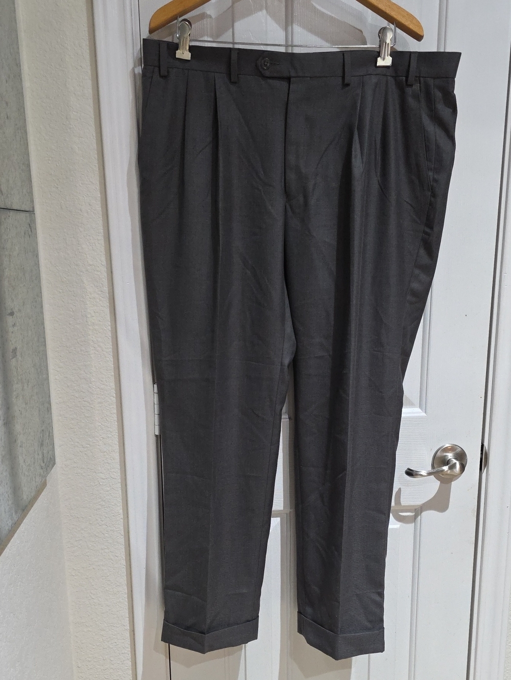 LAUREN RL  Men's Gray Pleated Dress Pants Size 38x30